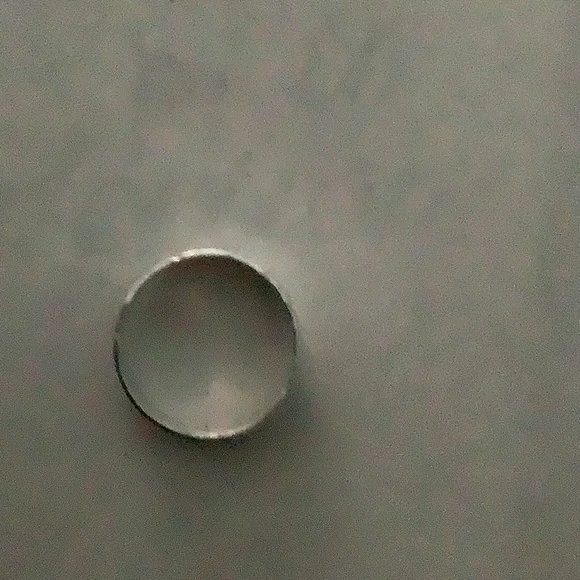 Hammered silver ring - Picture 2 of 3